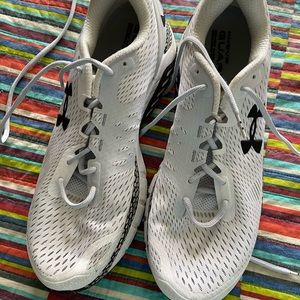 EUC Under Armour HHOVER sneakers